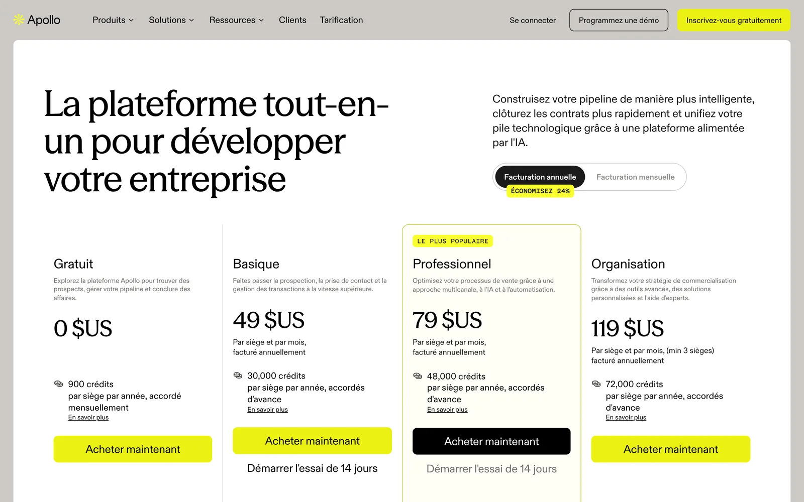 La page tarifs d'Apollo, le même jour, en facturation annuelle : le prix affiché par mois se paie d'avance pour l'année (588 $ par siège pour Basique).