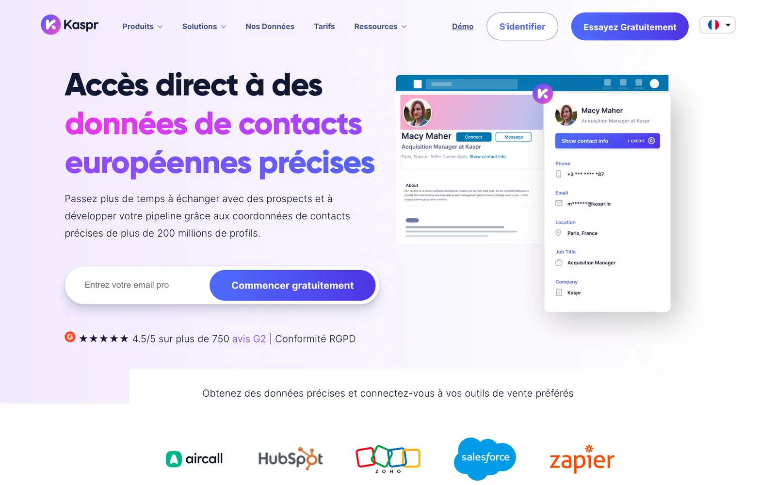 Sur sa page d'accueil, Kaspr montre son extension ouverte à côté d'un profil LinkedIn : un crédit pour afficher les coordonnées. Relevé le 4 octobre 2026.