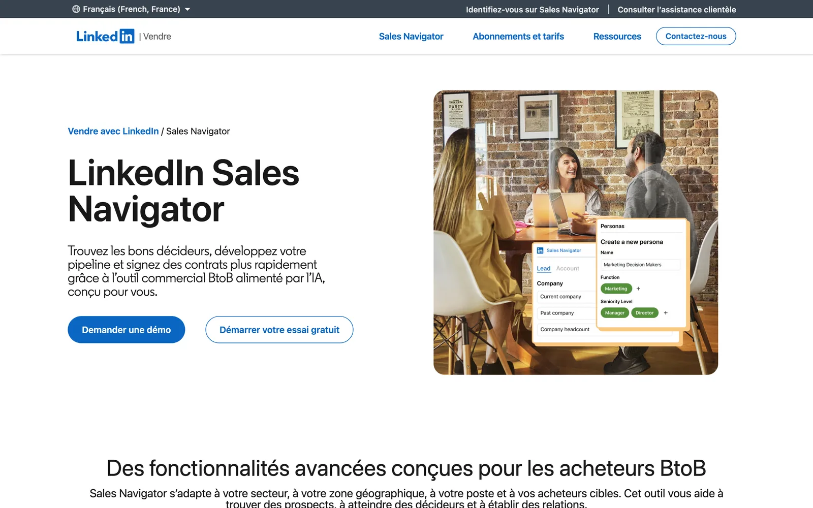 La page de Sales Navigator, le 4 octobre 2026 : ses filtres (entreprise, effectif, fonction, niveau) servent à cibler ; Kaspr n'enrichit qu'ensuite.